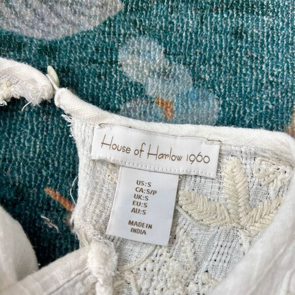 House of Harlow 1960 Blouse Small White Embroidered Floral Babydoll Peasant - Picture 2 of 15